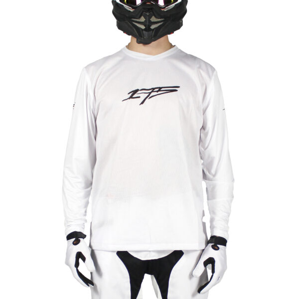 25-CLASSIC • WHITE